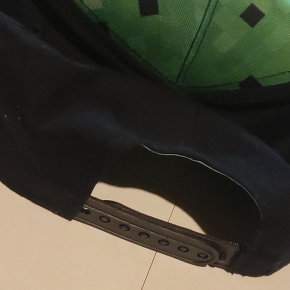Black and green Minecraft hat size OSFA - Picture 6 of 9